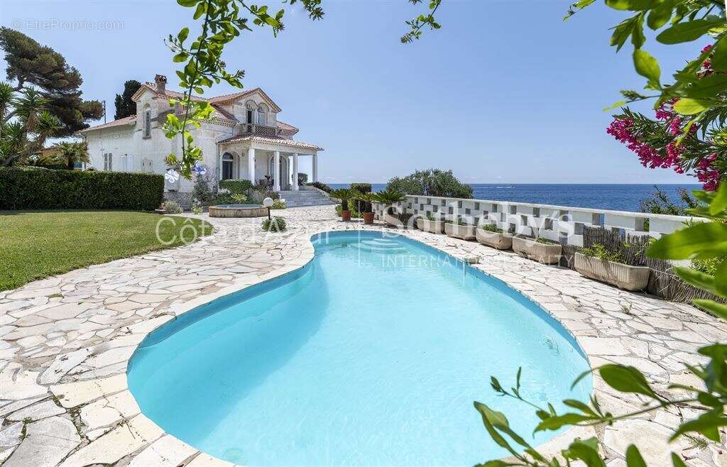 Propriété pieds dans l’eau avec deux maisons à rénover à Cap d’Ail près de Monaco - photo 10
