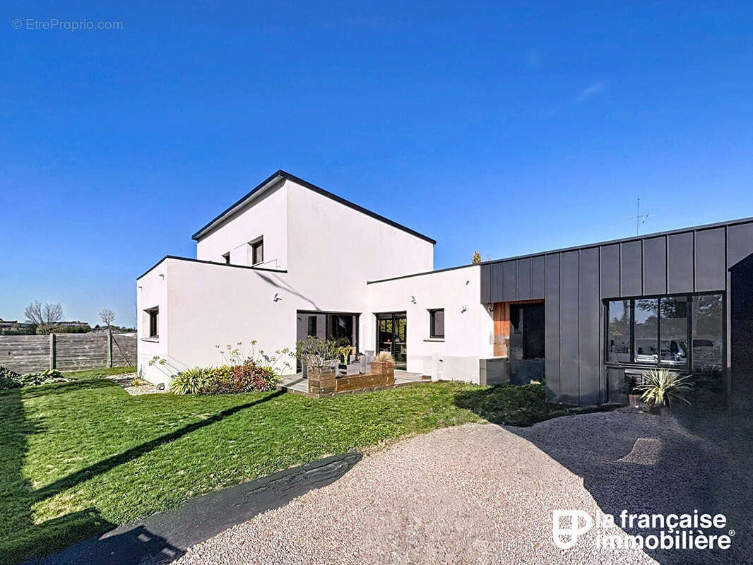 Maison à VERN-SUR-SEICHE