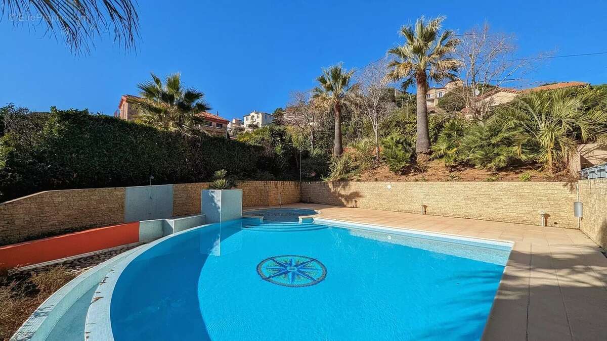 Appartement à MANDELIEU-LA-NAPOULE