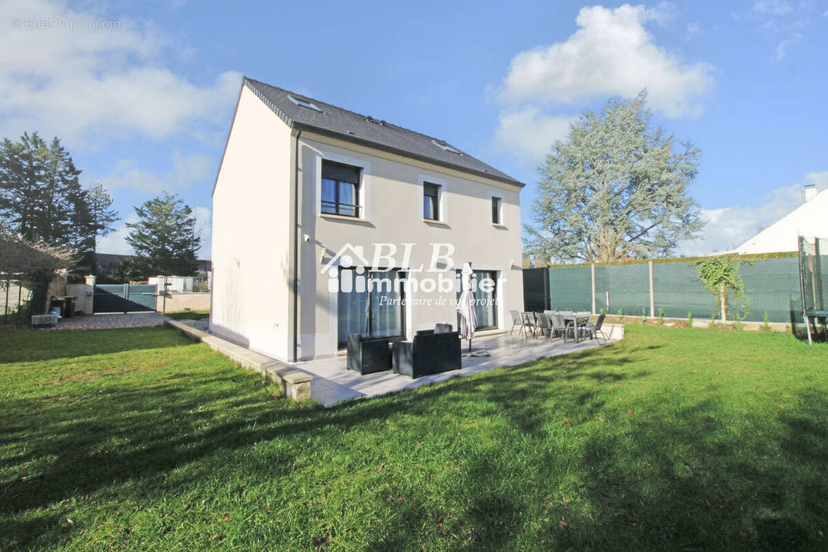 Maison à LE PERRAY-EN-YVELINES