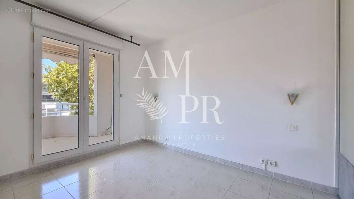 Appartement 4 pièces - Aperçu mer - Palm Beach Cannes - photo 12