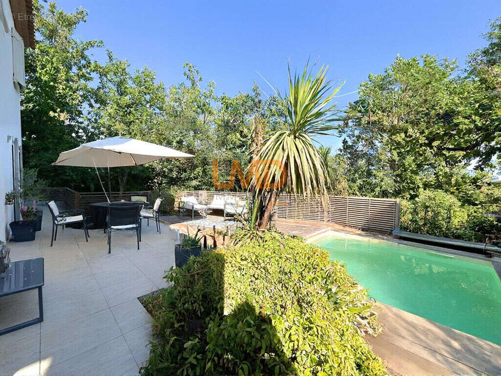 Figanières – villa avec piscine, vue dégagée et confort actuel - photo 3