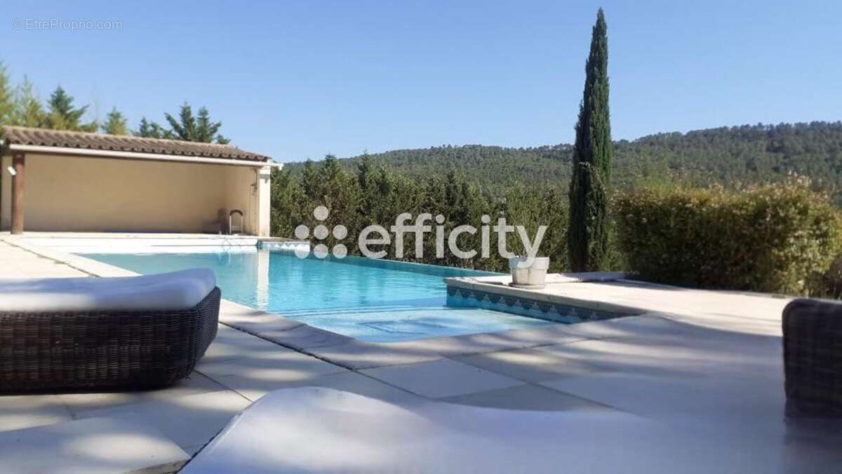 Maison 257 m² à Brignoles  - photo 9