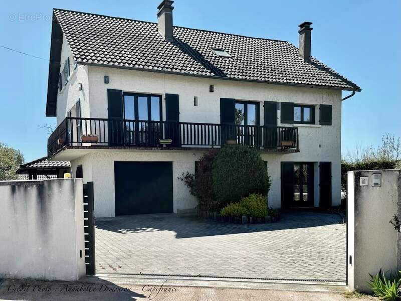 Maison à SAINT-BONNET-PRES-RIOM
