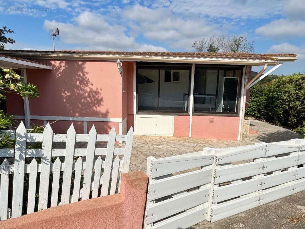 Maison à ROQUEBRUNE-SUR-ARGENS