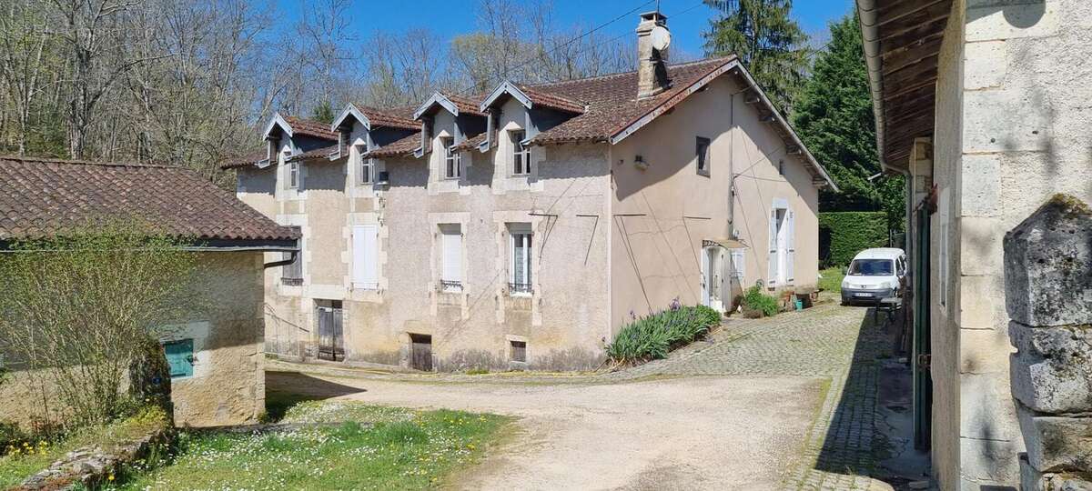 20250407_142338 - Maison à SAINT-MARTIAL-DE-VALETTE