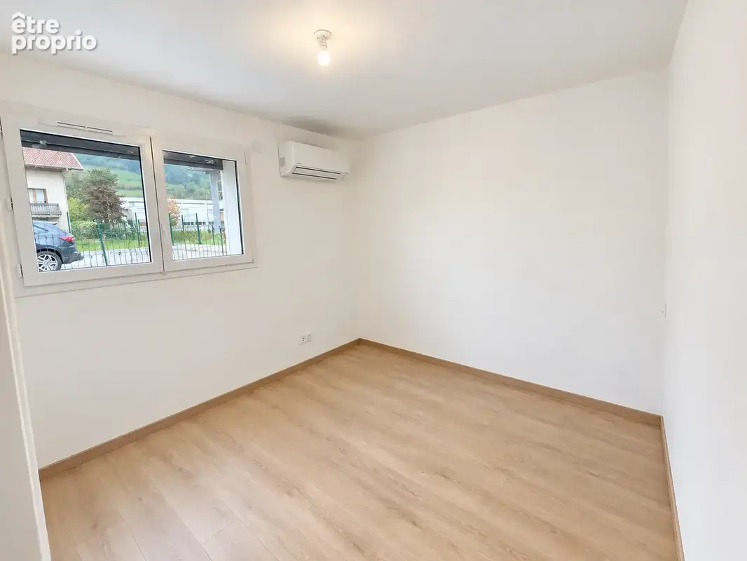 Appartement entièrement rénové avec jardin et terrasse - photo 4