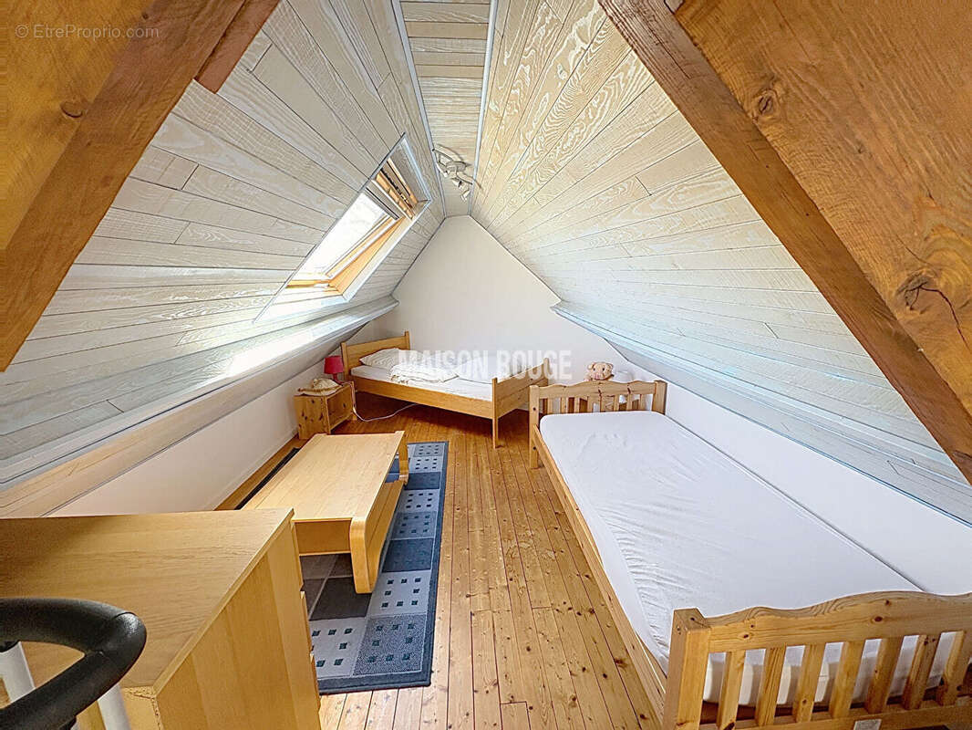Maison en pierre rénovée avec gîte indépendant à vendre à Binic dans un environnement calme proche du centre - photo 28