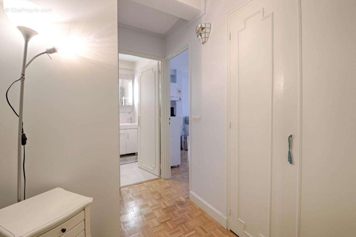 Appartement à PARIS-8E