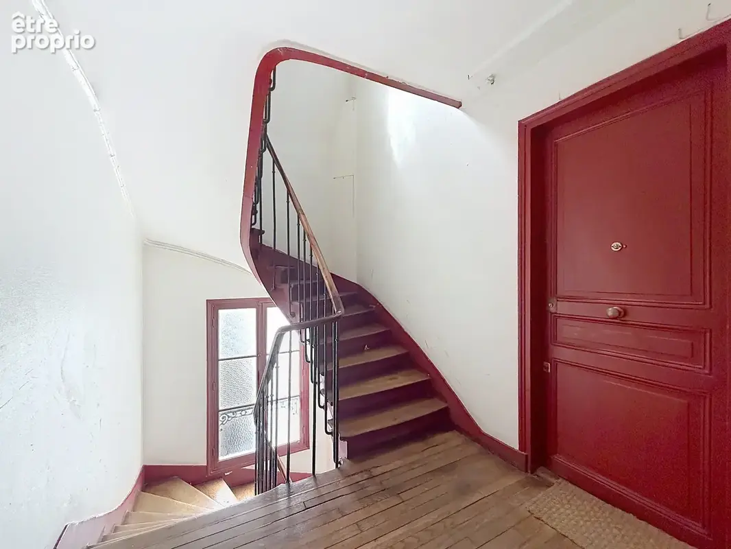 Paris 18 ème   Mairie du 18 ème   29 m2 à rénover avec fort potentiel   5 ème étage - photo 2