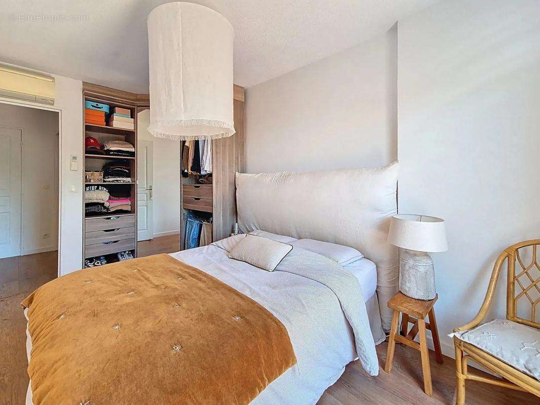 Appartement à SAINT-LAURENT-DU-VAR