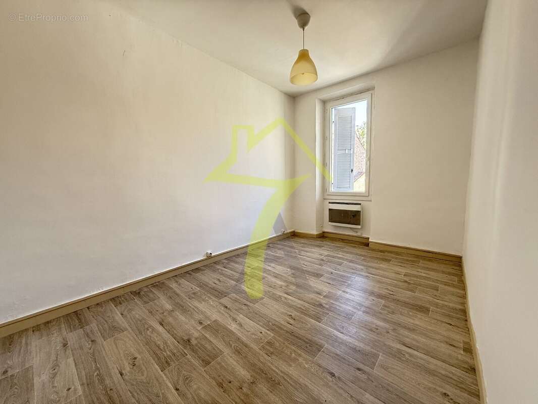 Appartement à MARSEILLE-3E