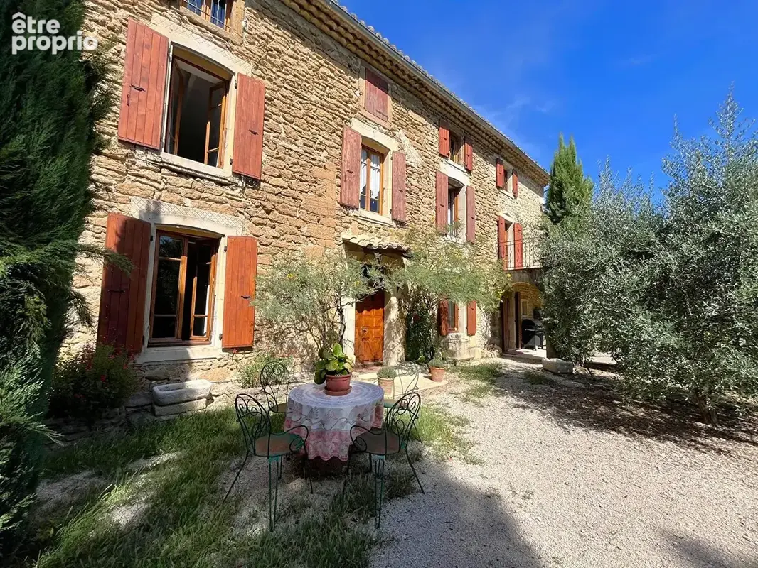 A vendre, à 2 pas du centre du village de Grillon, Maison de village avec jardin, piscine et garage! - photo 3