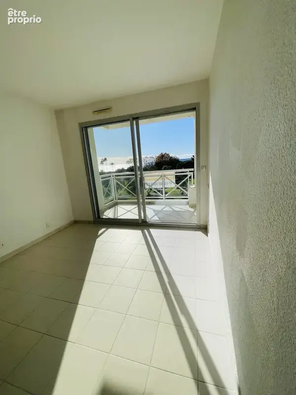 Exclusif 3 pièces avec terrasse et vue imprenable mer et verdure - photo 3