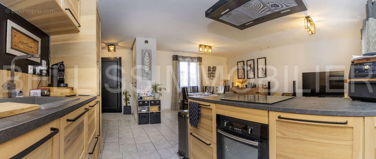 Villa en très bel état avec piscine proche du centre village - photo 4
