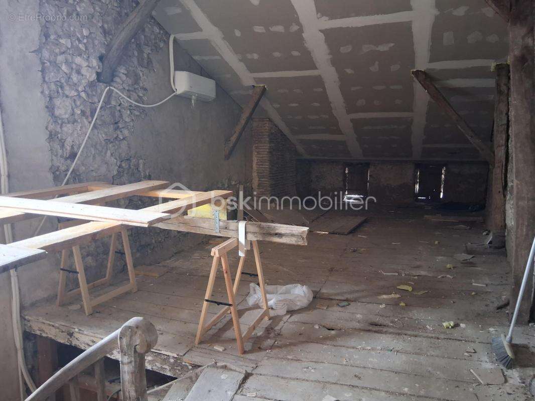 Maison de ville de 180 m² à rénover entièrement – Fort potentiel – Sous-sol et combles aménagés - photo 9