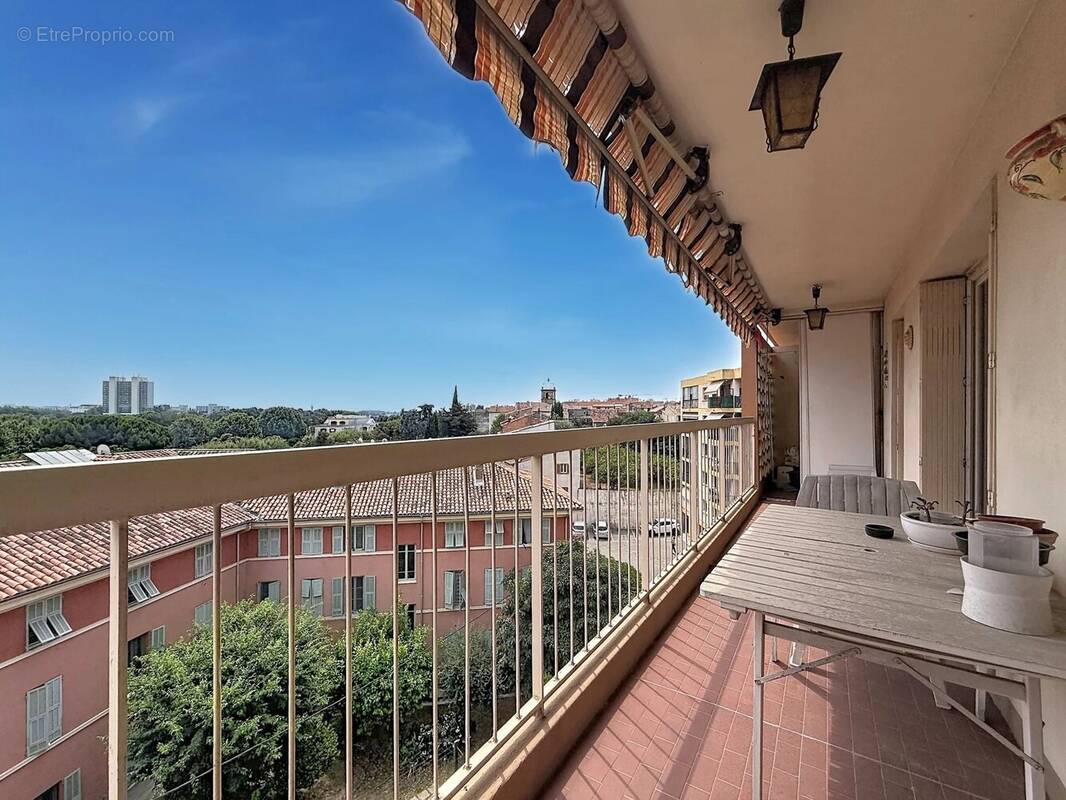 Photo Appartement à Saint-Laurent-Du-Var au prix de 299 000€