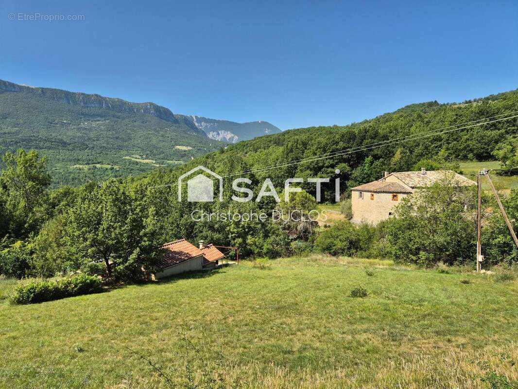 Terrain 1041 m² à Noyers-Sur-Jabron  - photo 4