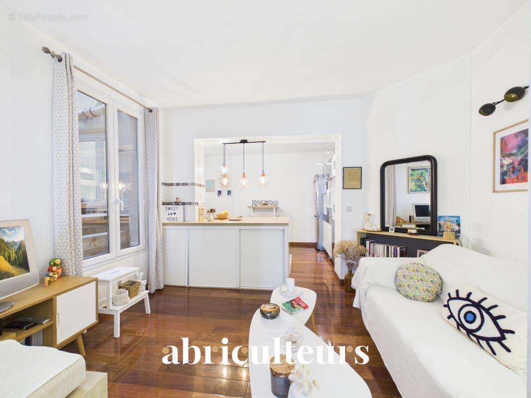 Appartement avec terrasse de 7m² en vente à  Paris 11e, Rue de la Fontaine au Roi (75011) - photo 8