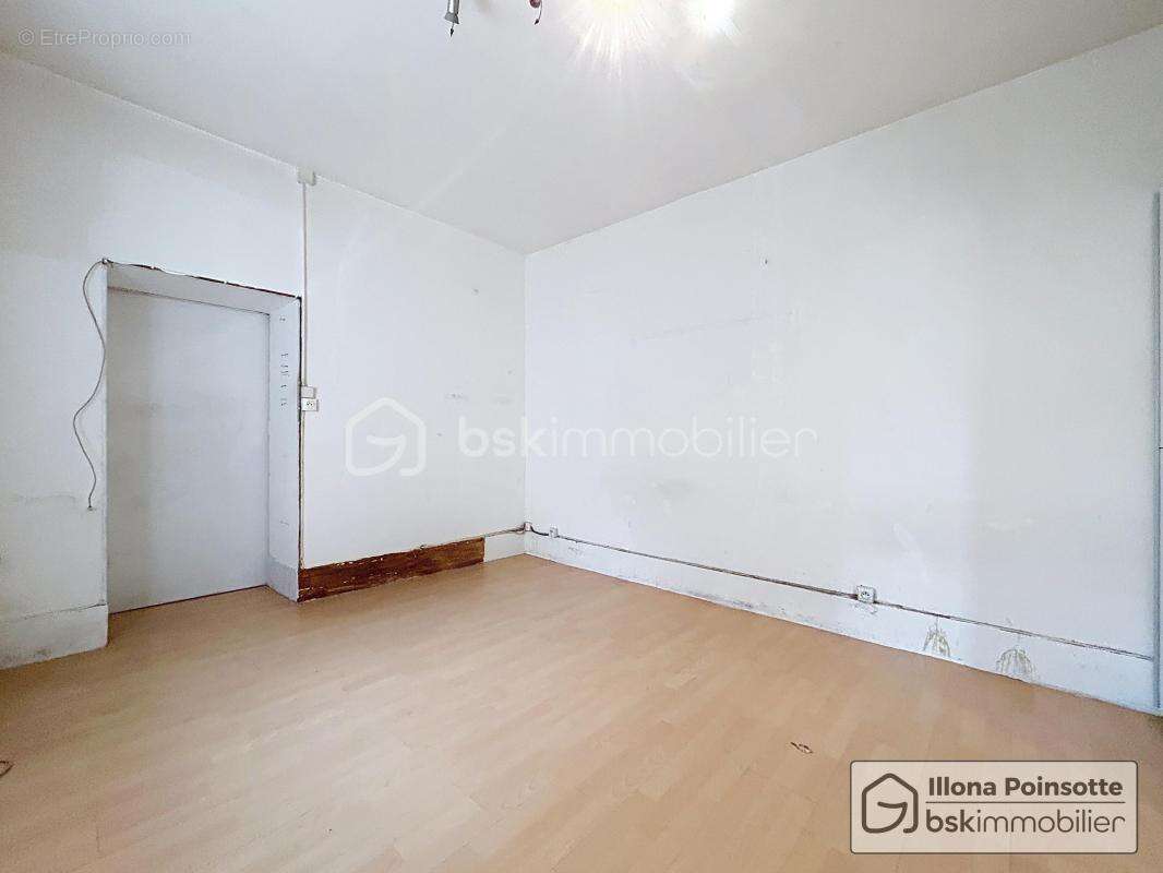 Maison à LA ROCHE-EN-BRENIL