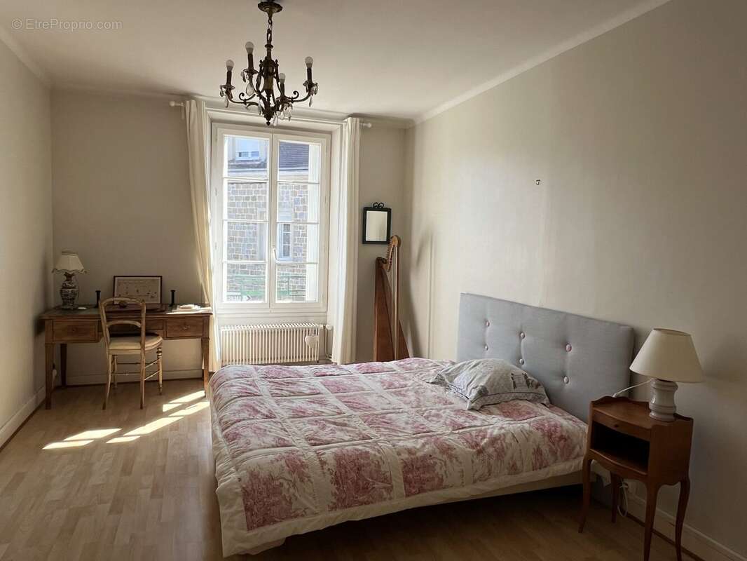 chambre 2 - Appartement à FALAISE