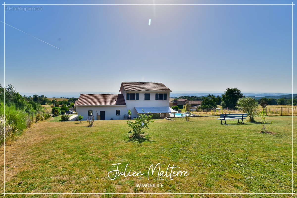 Maison récente de 170 m² sur 2100 m² de terrain préservés, 7 pièces, 5 chambres dont dressing, garage de 85 m² à MAROLS (42) - photo 12