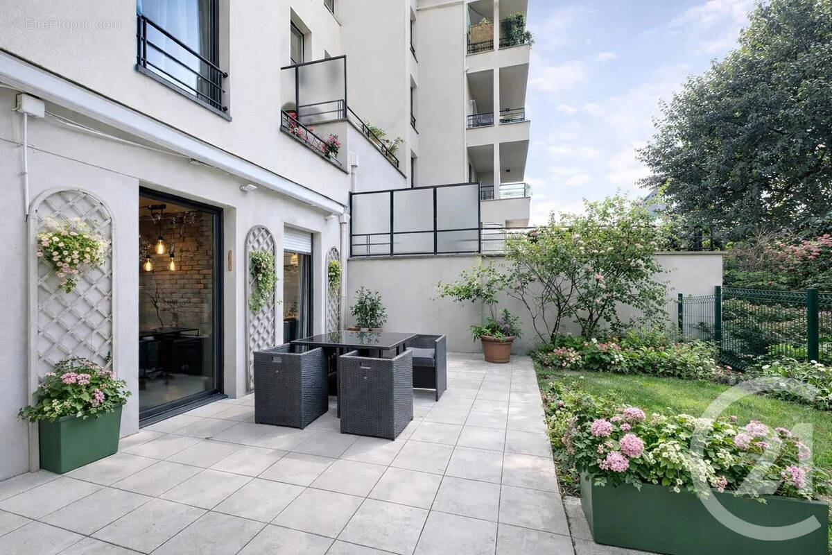 Appartement à PARIS-14E