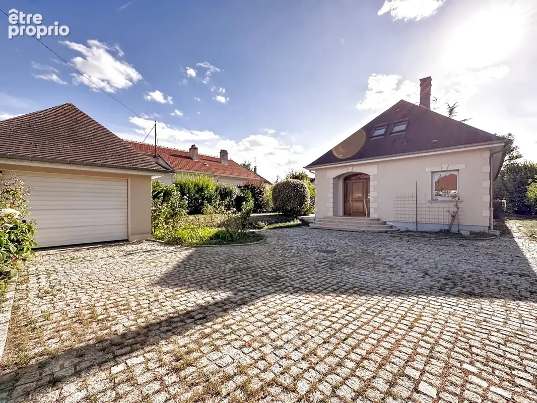 Maison à LA CHAPELLE-SAINT-LUC