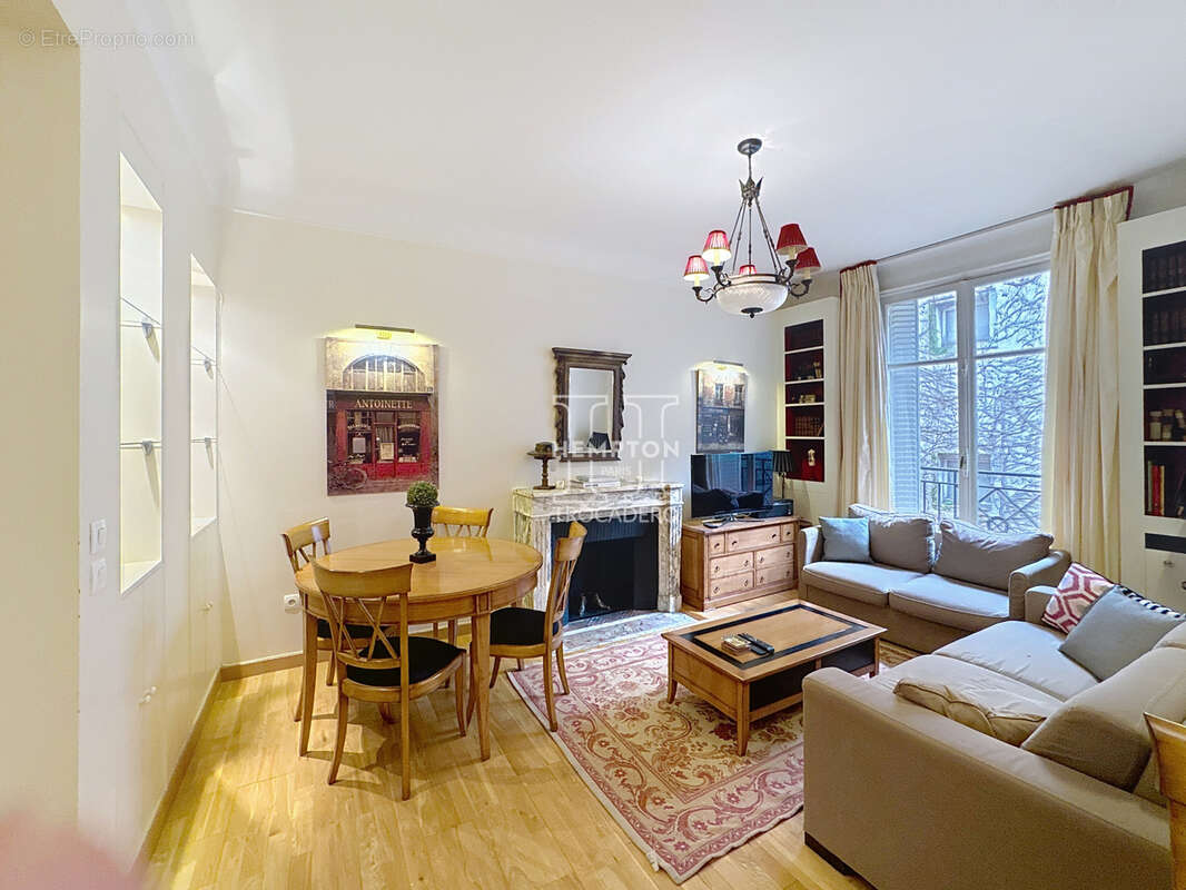 Appartement à PARIS-8E