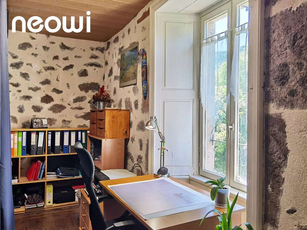 Maison auvergnate avec dépendance - photo 9