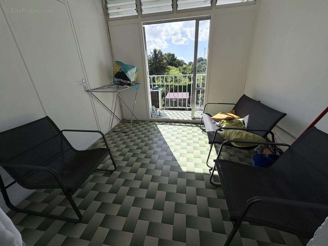 Appartement 55 m² à Les Abymes  - photo 3