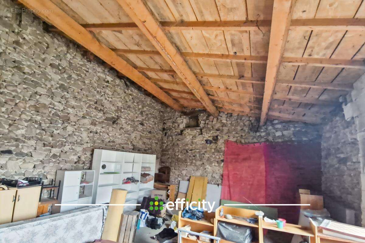 Parking à ISSERTEAUX