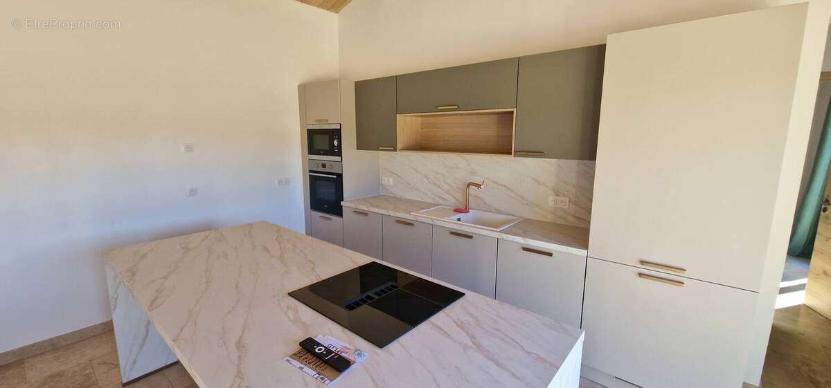 Autre à ROQUEBRUNE-SUR-ARGENS