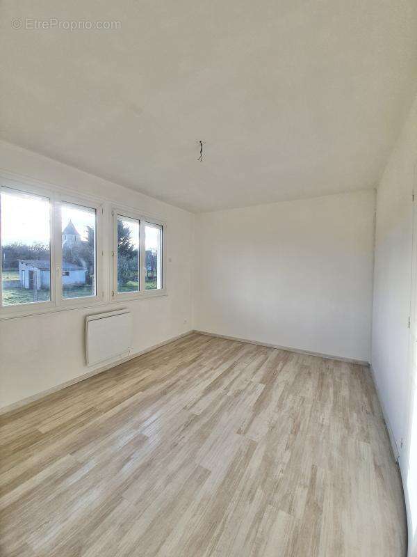 Maison à LA GUERCHE-SUR-L'AUBOIS