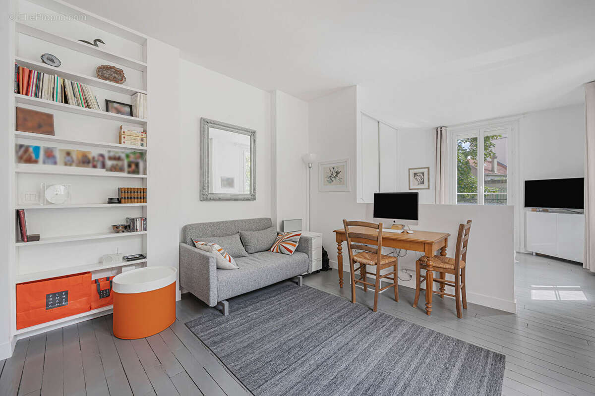 Appartement à PARIS-14E