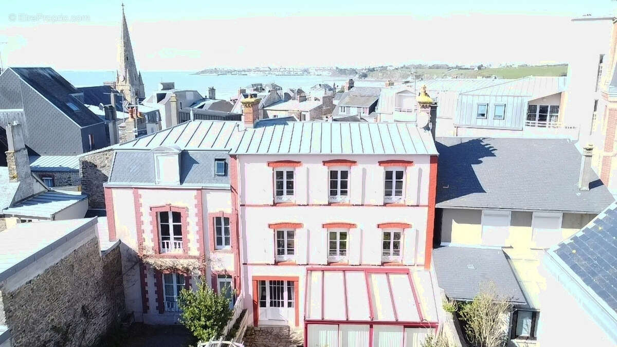 Maison à SAINT-PAIR-SUR-MER