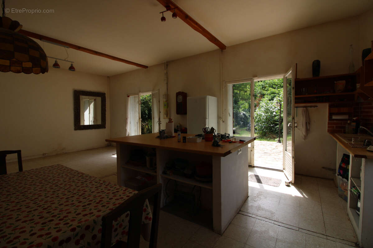 Maison de caractere d'un volume 333 m2  + dependance 86 m2. - photo 23