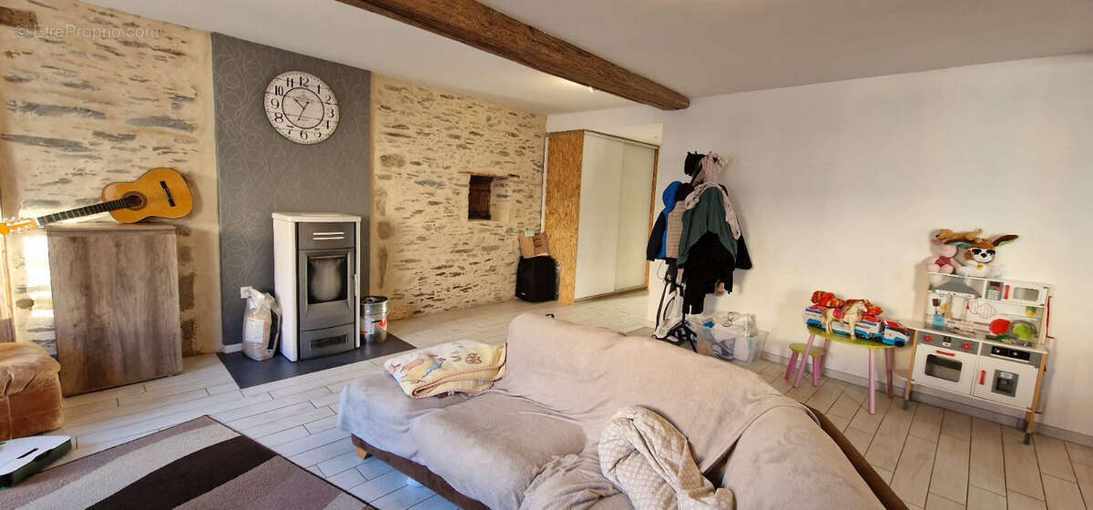 Maison à VILLEDIEU-LA-BLOUERE