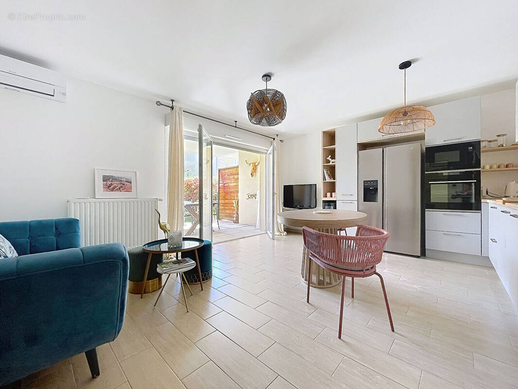 Appartement à LE PUY-SAINTE-REPARADE