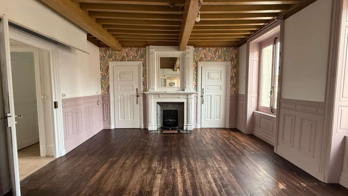 Appartement à CHAZELLES-SUR-LYON