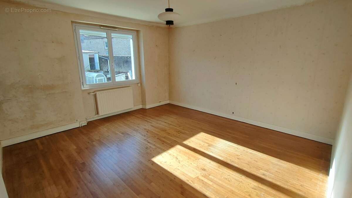 Maison à MORTAGNE-SUR-SEVRE