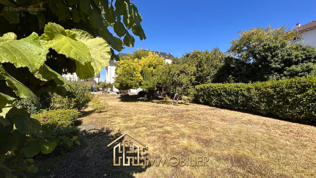 Propriété de caractère avec son jardin arboré - photo 11