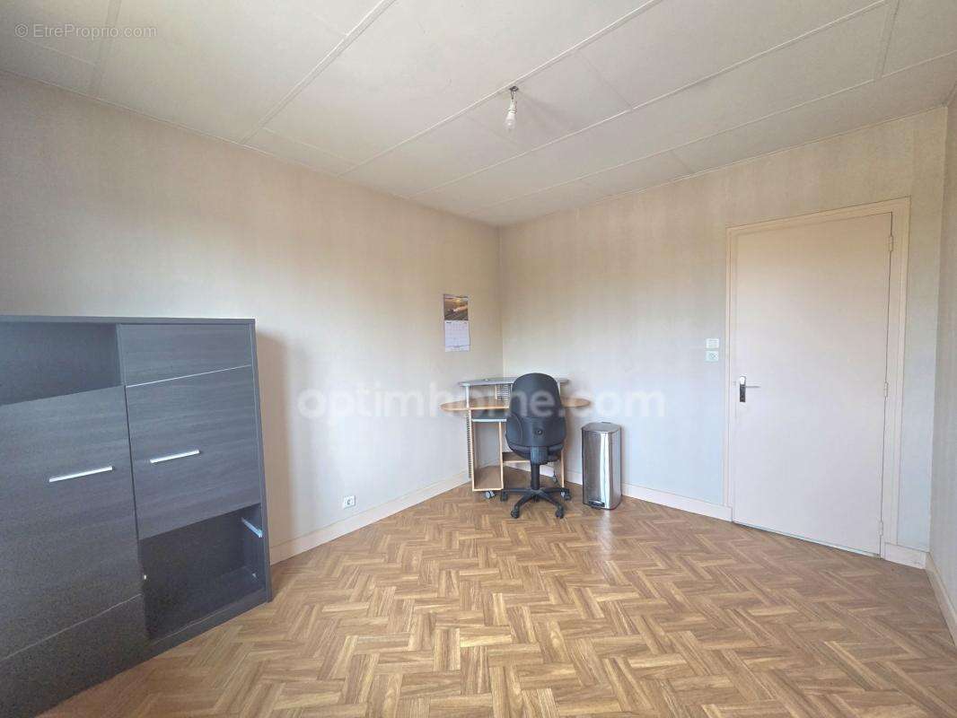 A VENDRE en EXCLUSIVITE maison de famille 5 chambres, 35 ares de terrain et petit hangar - photo 10