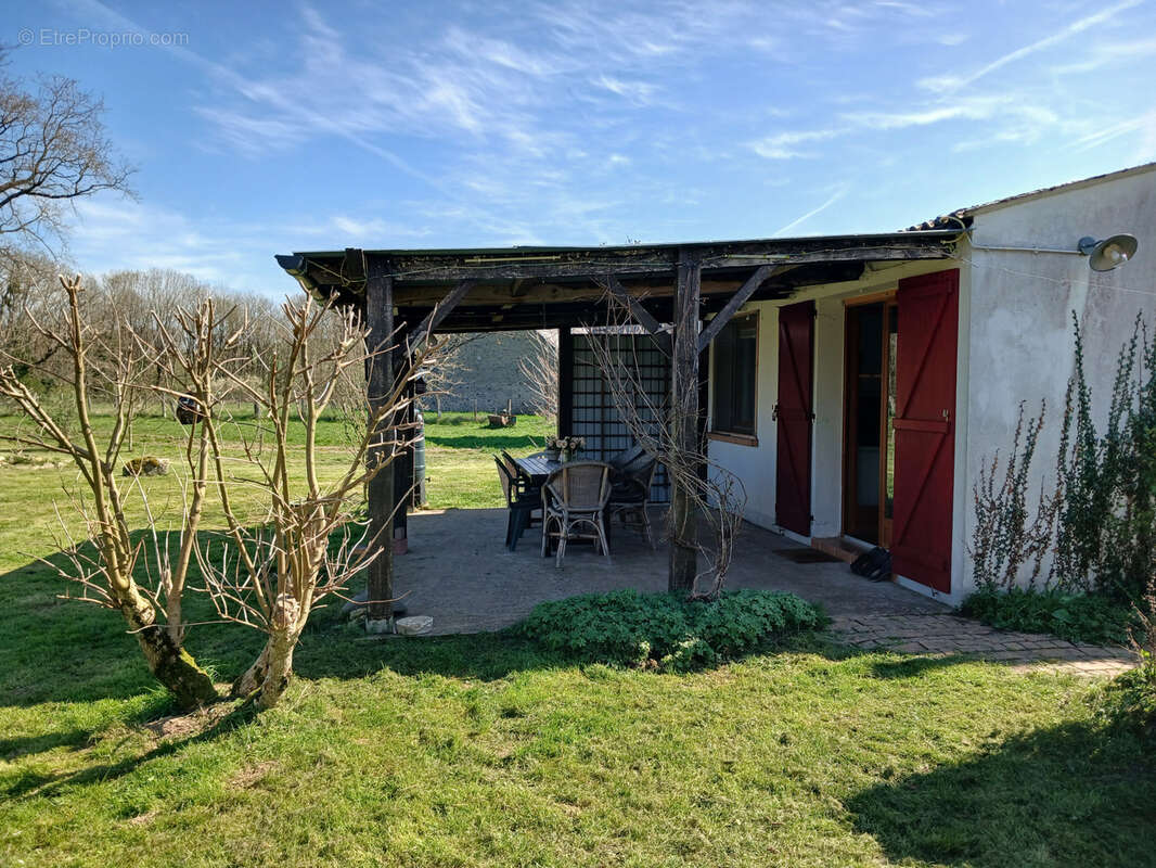 Maison à CHASTELLUX-SUR-CURE