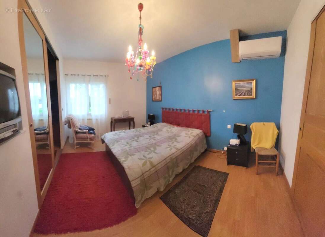 Maison à SAINT-PARIZE-LE-CHATEL