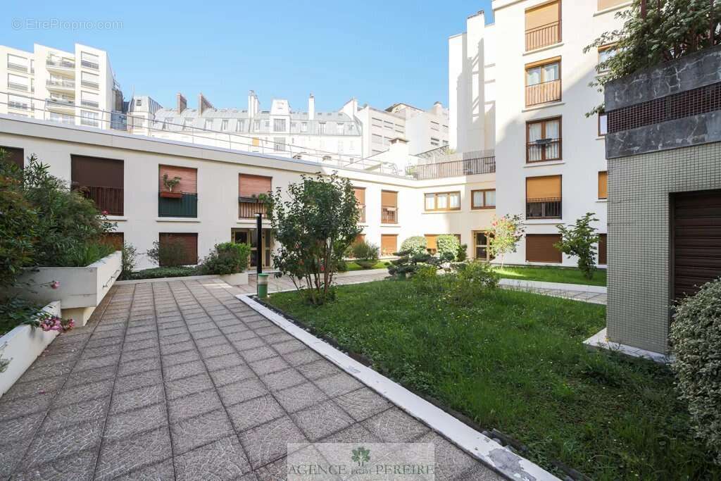 Appartement à PARIS-11E