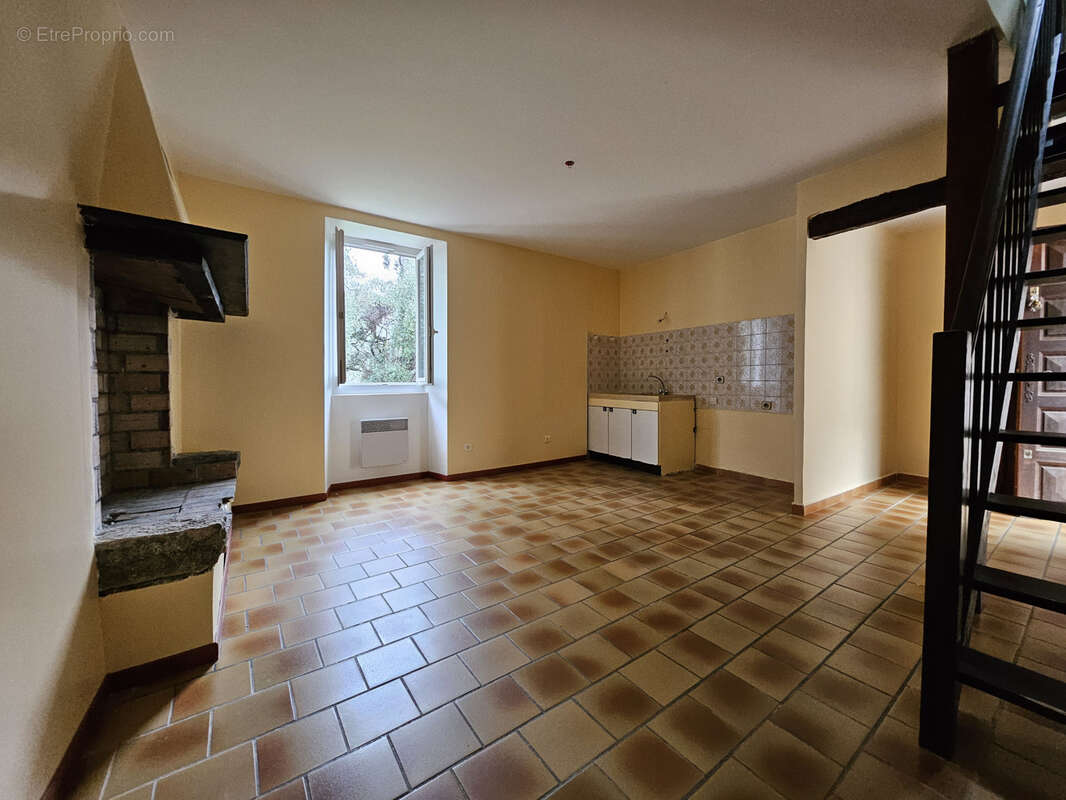 Maison à BERRE-LES-ALPES