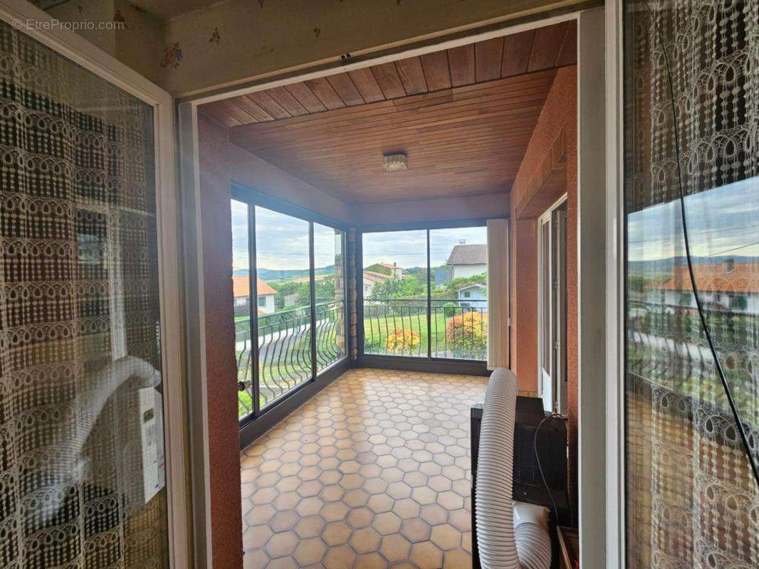 Maison à vendre 4 chambres- 2 garages- terrain 767 m2- LA ROCHE BLANCHE (63670) - photo 16
