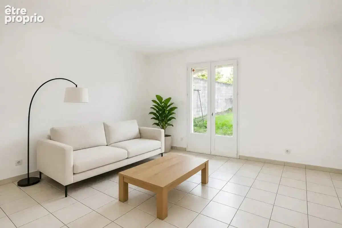 Maison lumineuse avec jardin à Saint-Julien-les-Rosiers - photo 8