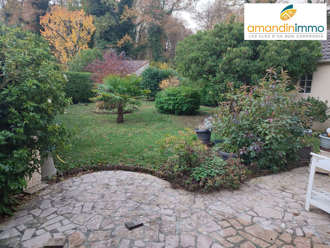 Maison à VERT-SAINT-DENIS